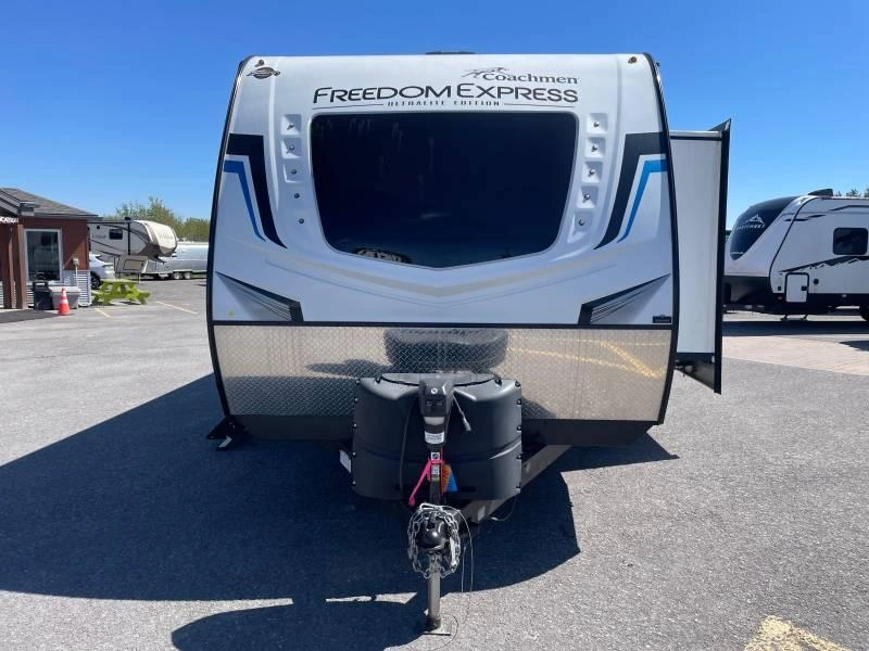 Coachmen Freedom Express 238bhs 2022 alt