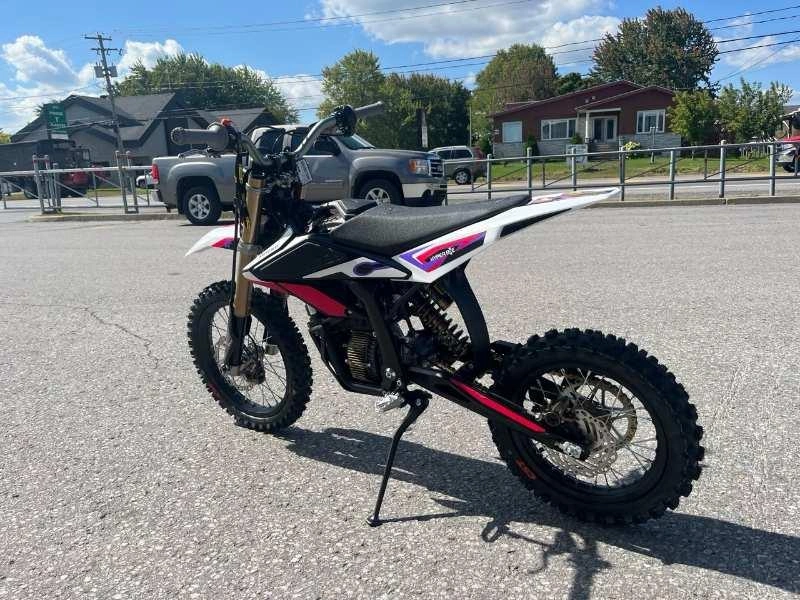 Surron Hyper Bee 2025 alt