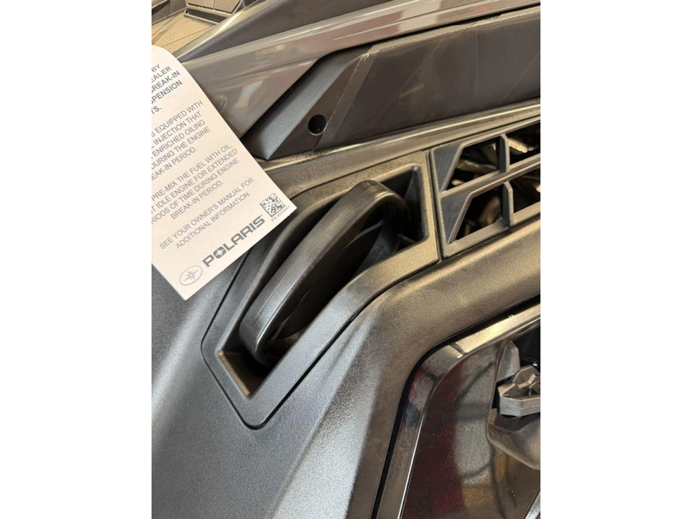 2025 Polaris 650 Indy Adventure 137 Shadow Gray / Gloss Black alt