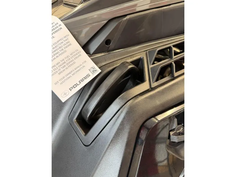 Polaris 650 Indy Adventure 137 Shadow Gray / Gloss Black 2025