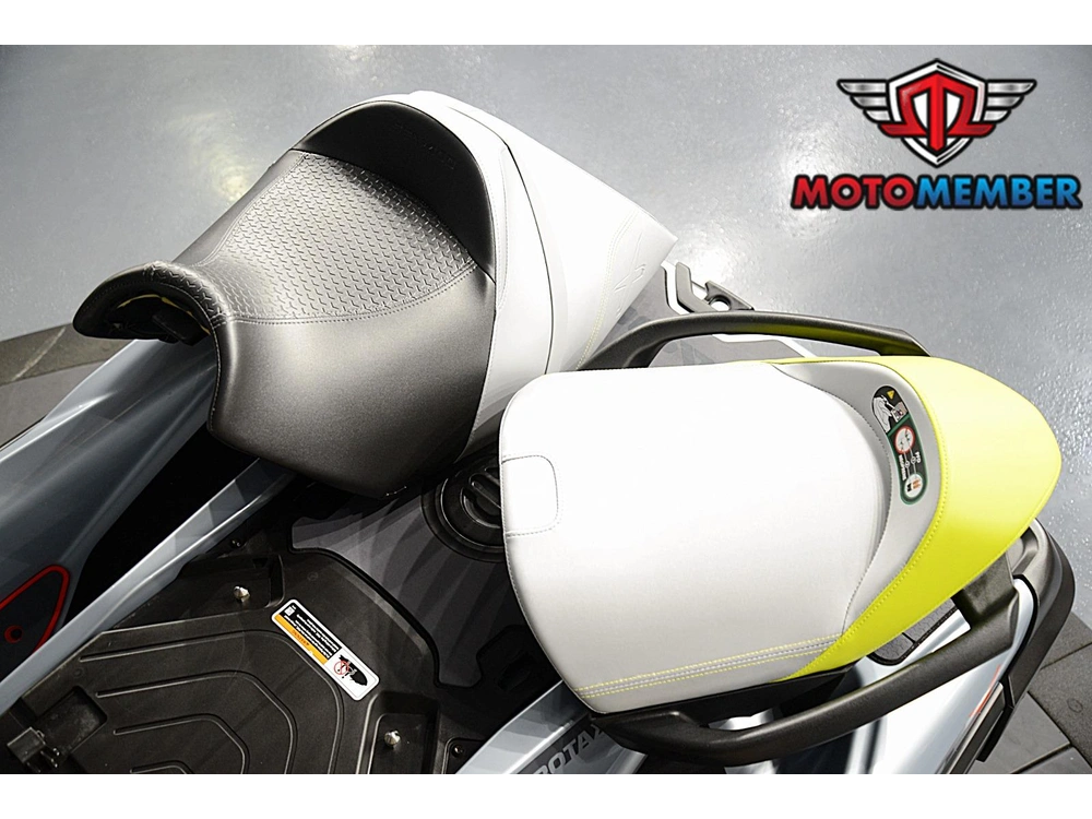 2024 Sea-doo Rxt-x™ 325 Ice Metal / Manta Green alt