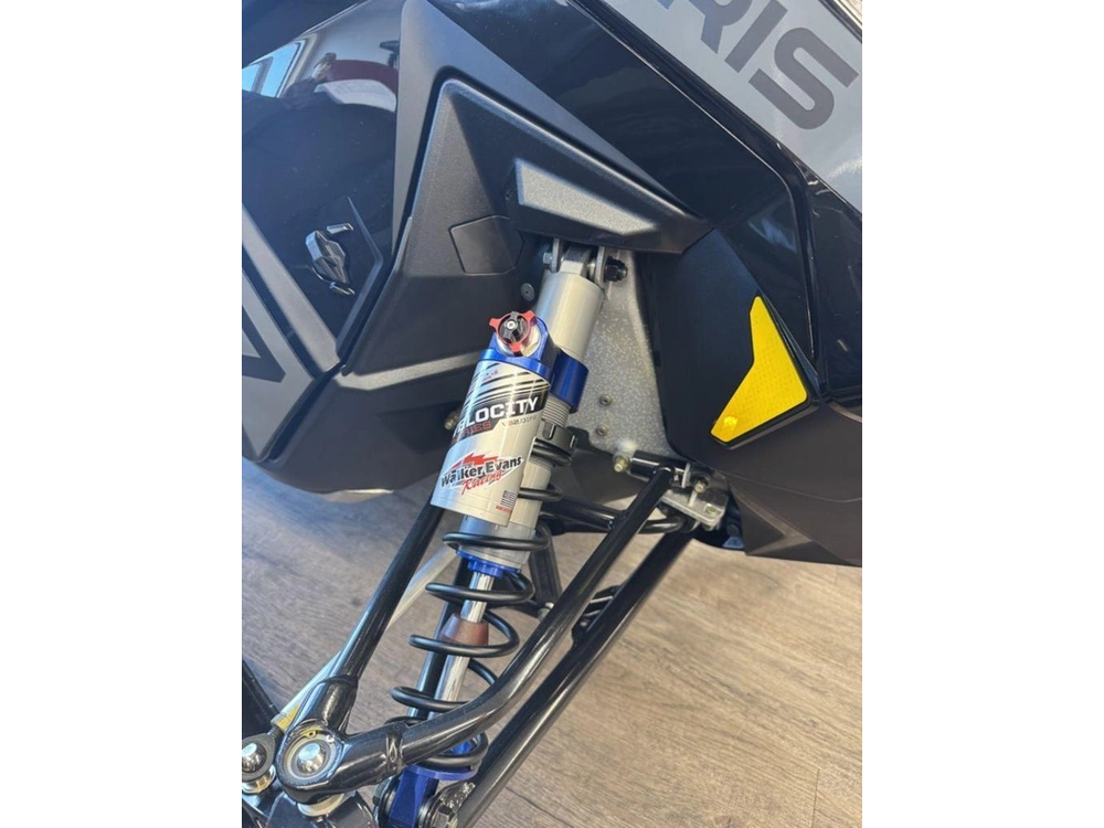 2025 Polaris 850 Indy Xcr 136 Shadow Gray / Gloss Black alt