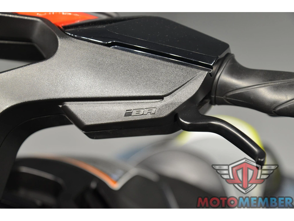 2024 Sea-doo Rxt-x™ 325 Ice Metal / Manta Green alt