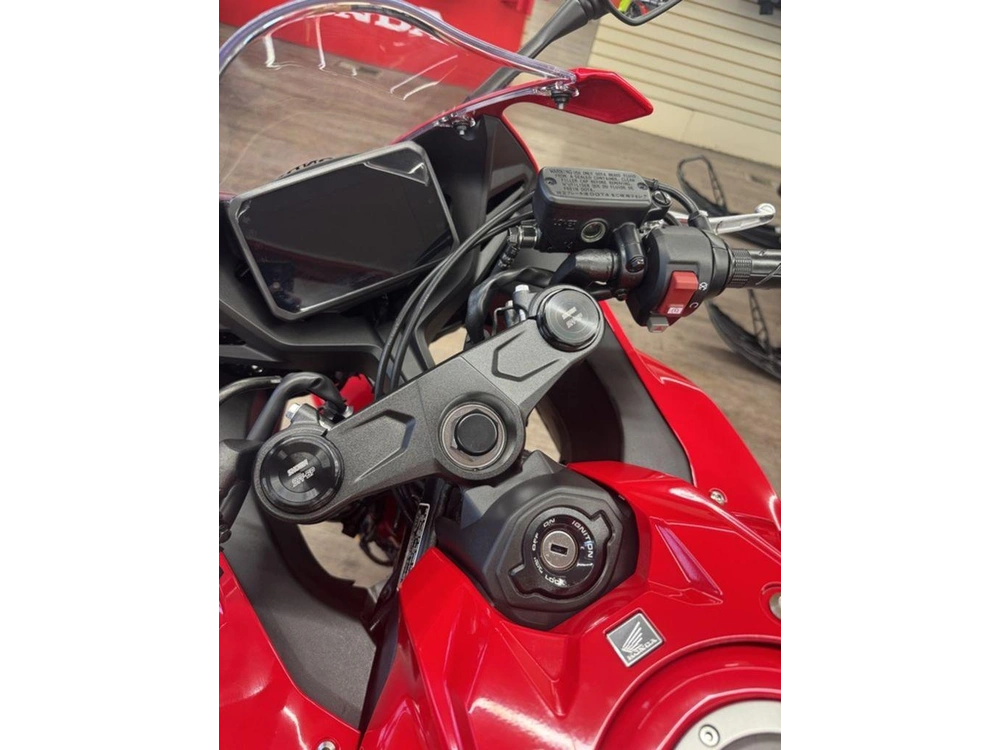 2026 Honda Cbr650r E-clutch Abs alt