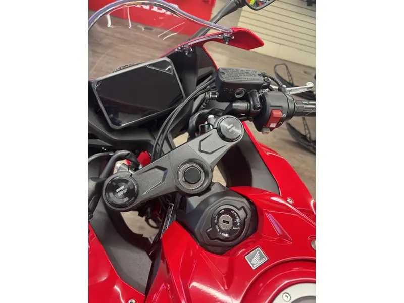 2026 Honda CBR650R E-Clutch ABS thumbnail 5