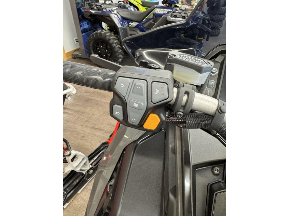 2025 Polaris Boost Indy Vr1 137 Shadow Gray / Gloss Black alt