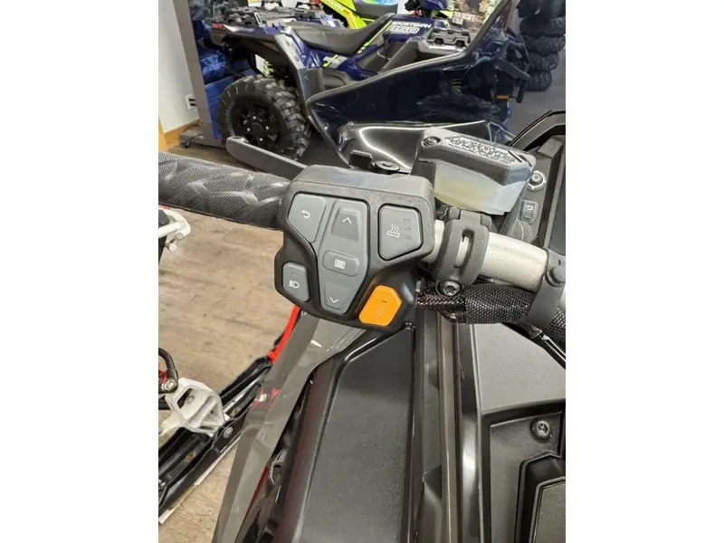 Polaris Boost Indy VR1 137 Shadow Gray / Gloss Black 2025