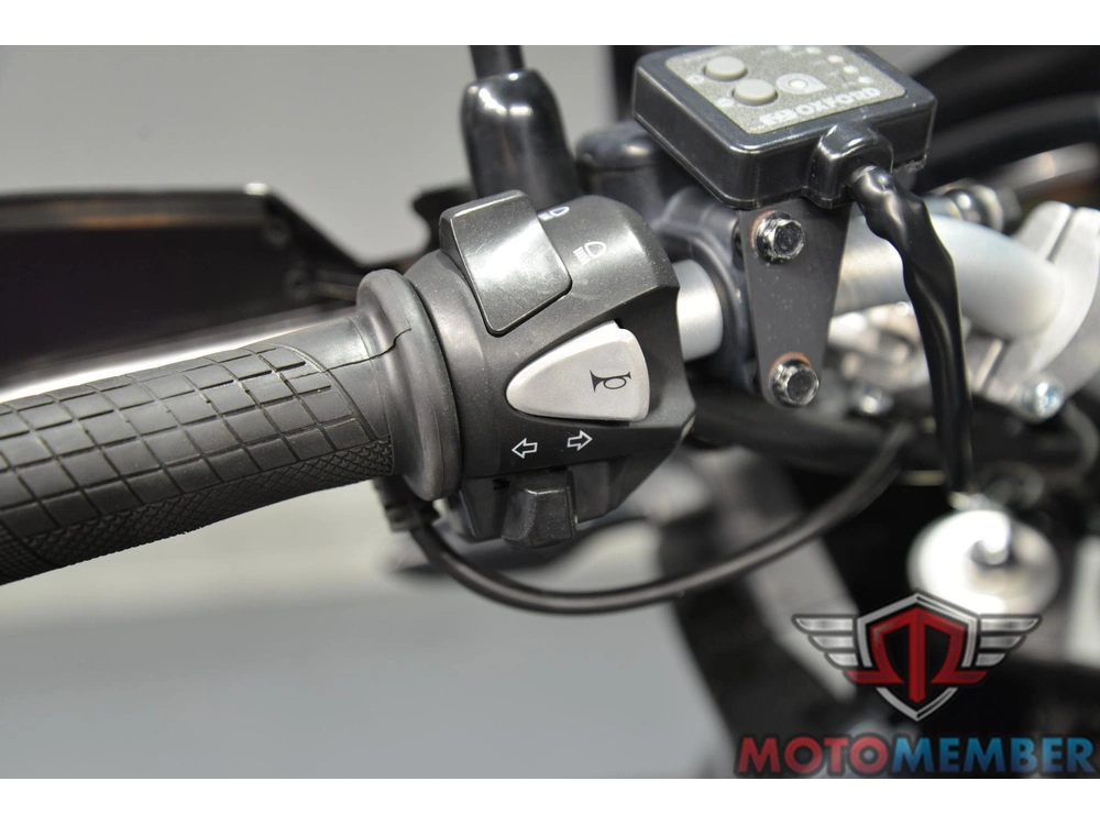 2016 Honda Vfr1200x alt
