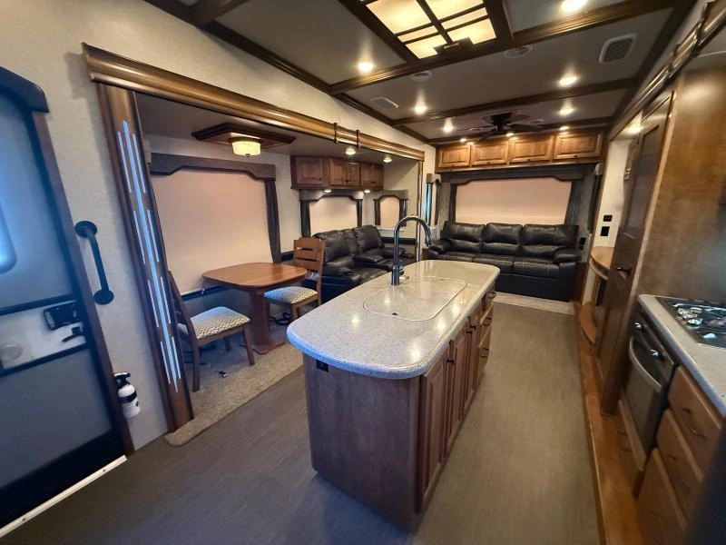 Heartland Big Country 3560s 2018 alt