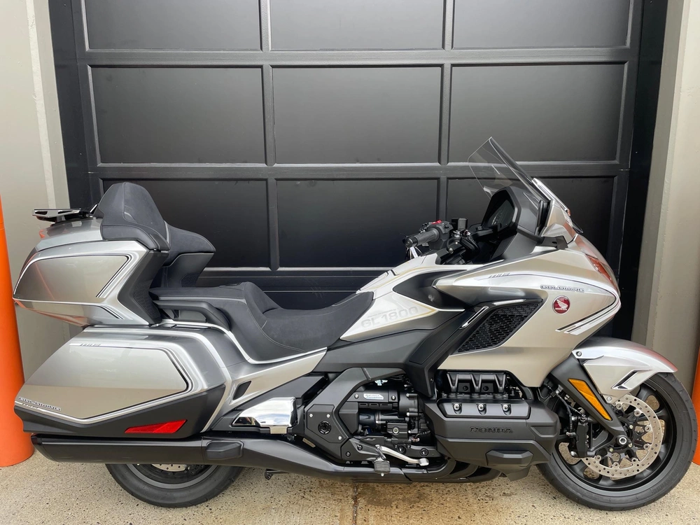 2025 Honda Gold Wing alt