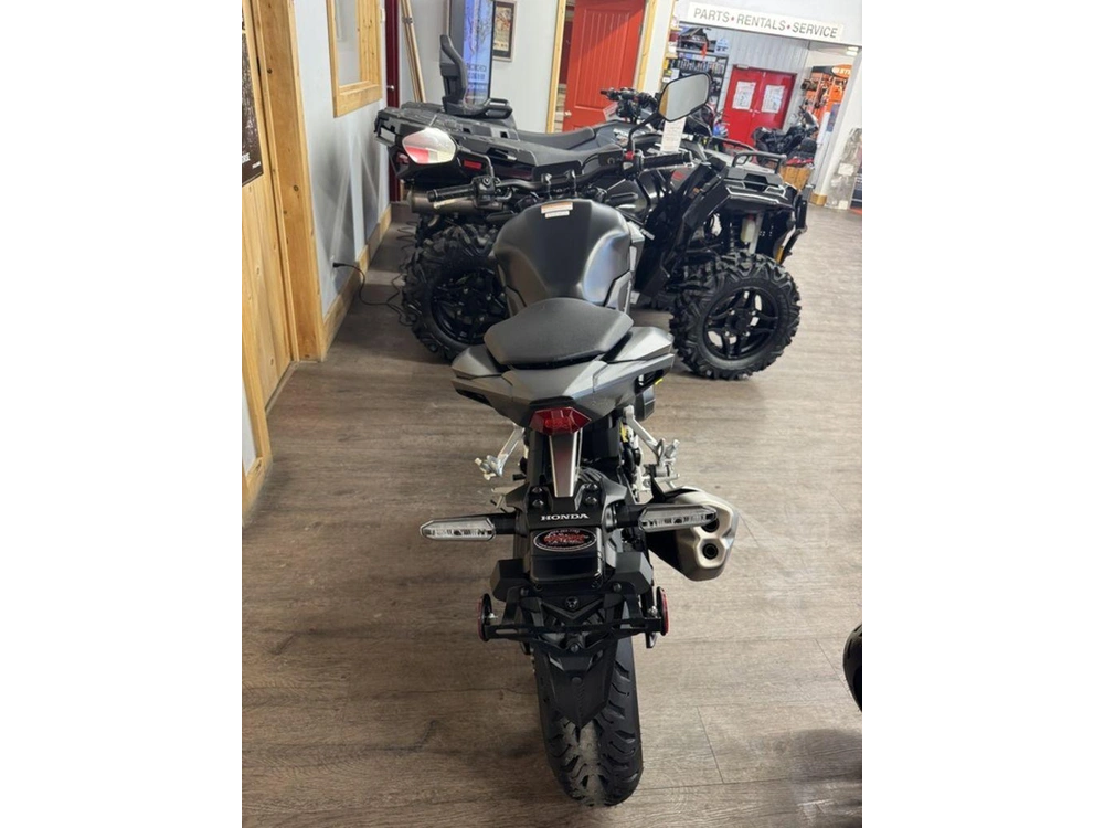 2025 Honda Cb500f alt