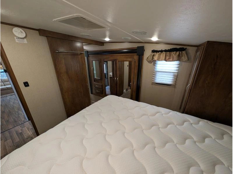Coachmen Chaparral 29rls 2016 alt