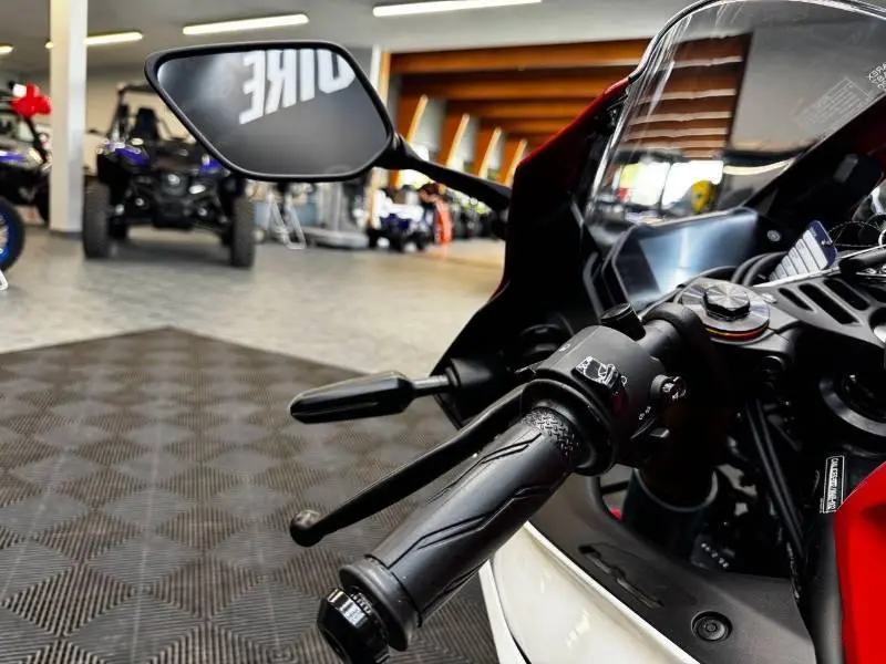 2026 Yamaha YZF-R3 70E ANNIVERSAIRE thumbnail 18