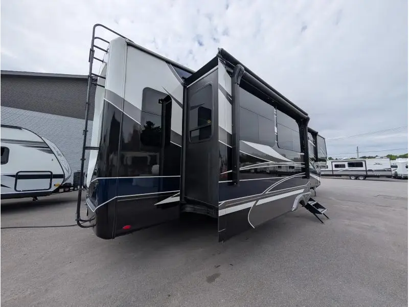 2023 Keystone RV Montana