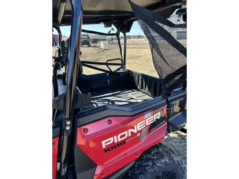 2025 Honda Pioneer 1000-5P DLX thumbnail 12