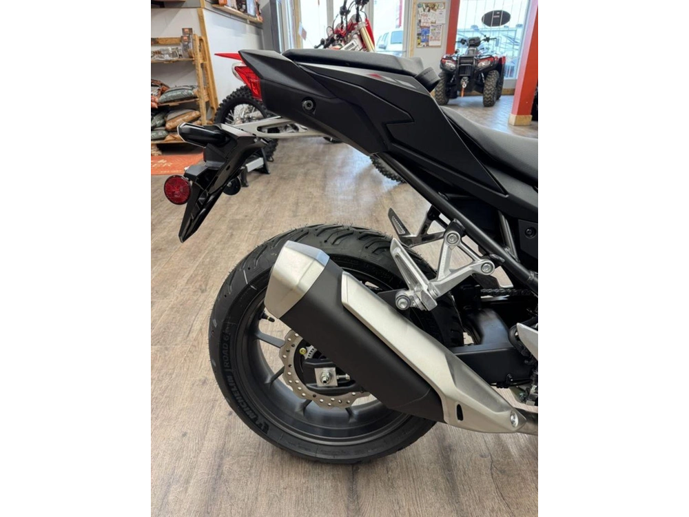 2025 Honda Cb750 alt