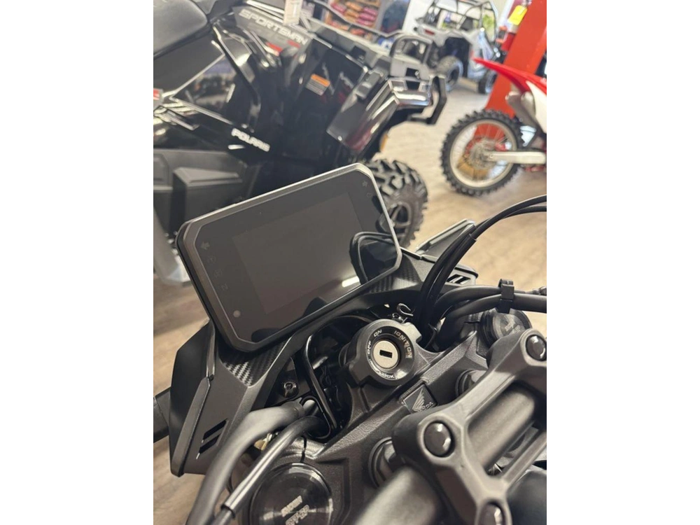 2025 Honda Cb500f alt