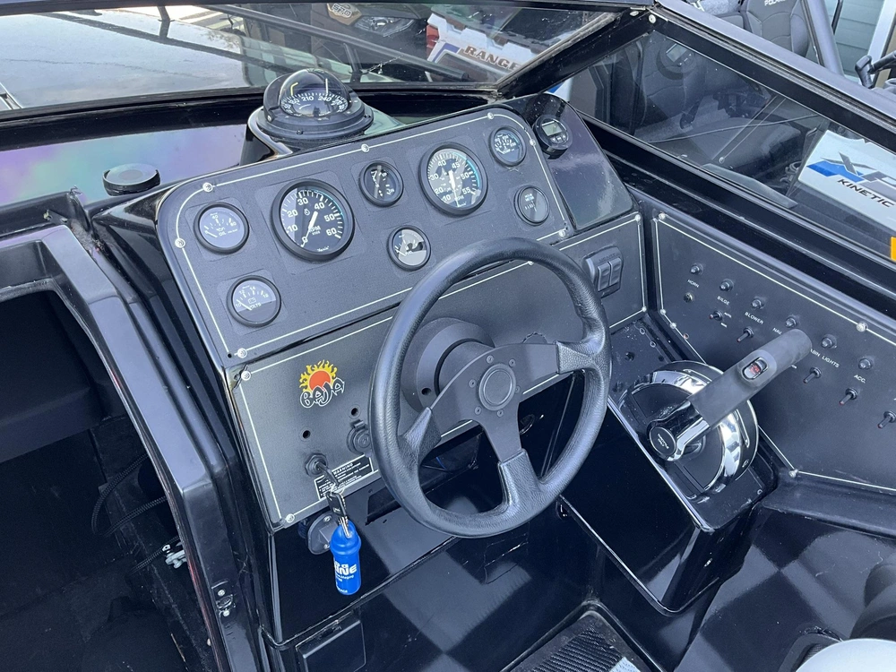 1990 Baja Boats Outlaw 27 alt