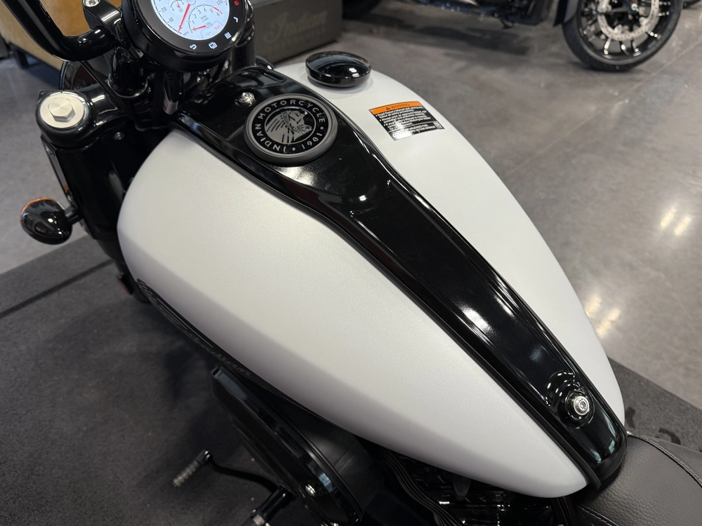 2026 Indian Motorcycle Chief Bobber Dark Horse alt