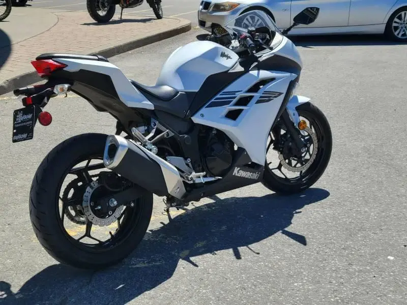 2017 Kawasaki NINJA 300 EX thumbnail 4