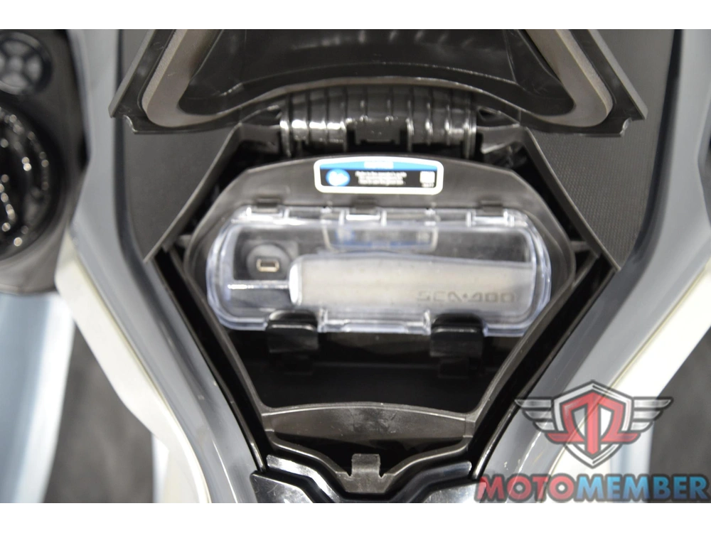 2024 Sea-doo Rxt-x™ 325 Ice Metal / Manta Green alt