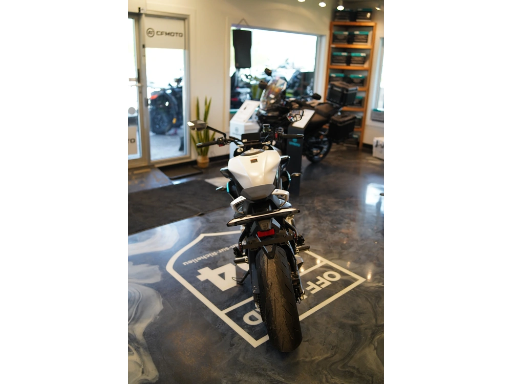 2026 Cfmoto 675 Nk alt