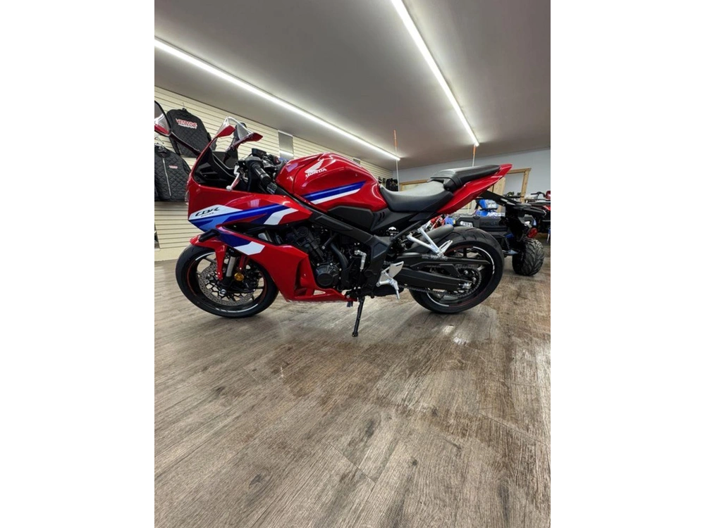 2026 Honda Cbr650r E-clutch Abs alt