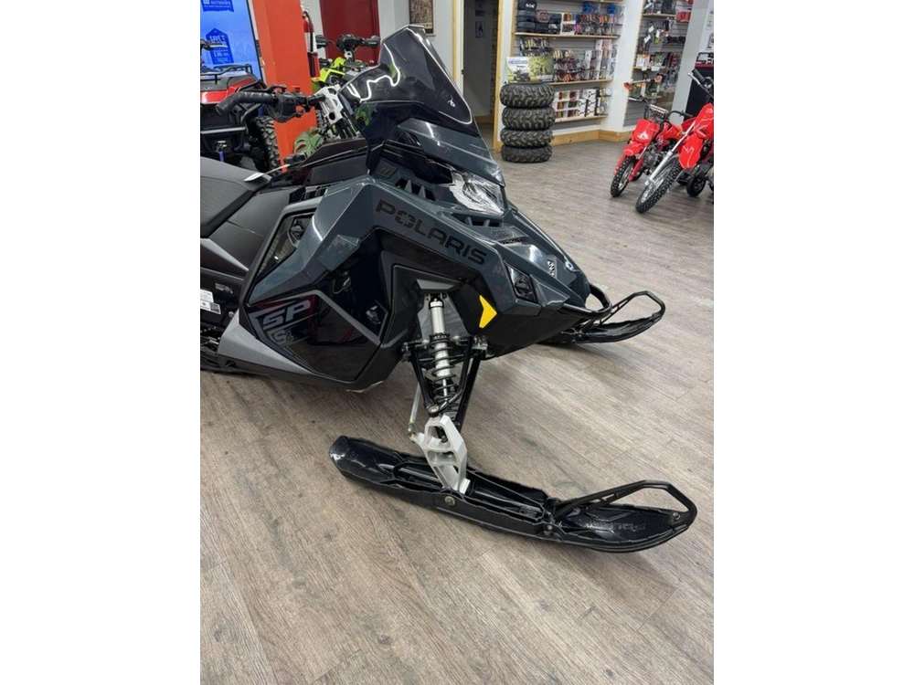 2026 Polaris Prostar S4 Indy Xc 137 Gloss Black / Blue Dusk alt