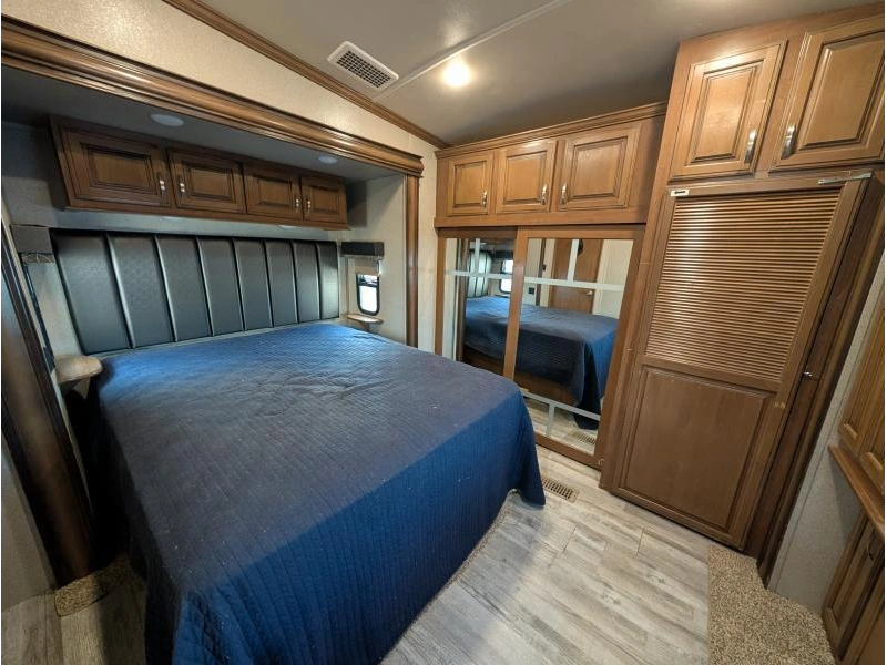Forest River Cedar Creek 38fl 2019 alt