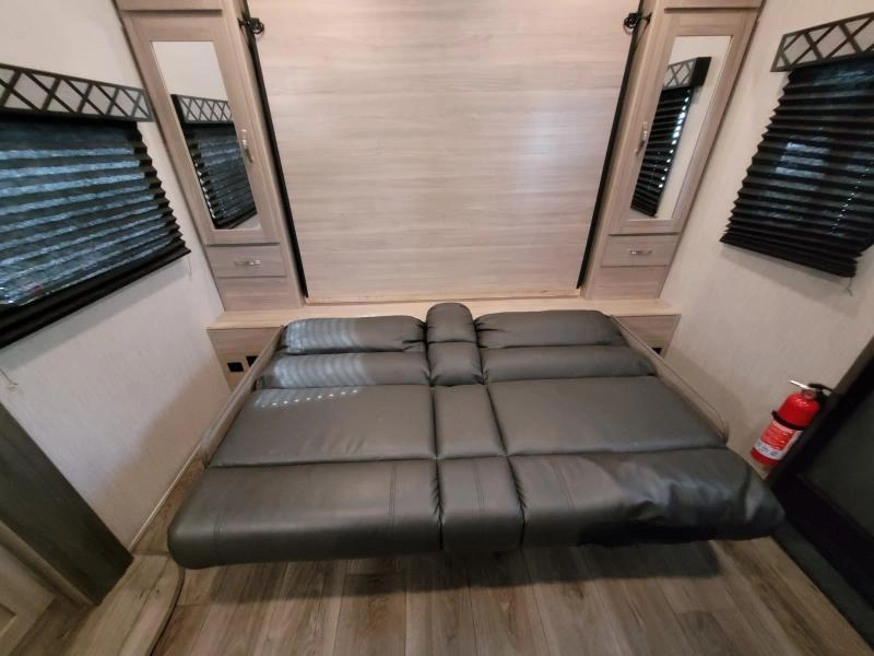 Coachmen Freedom Express 238bhs 2021 alt