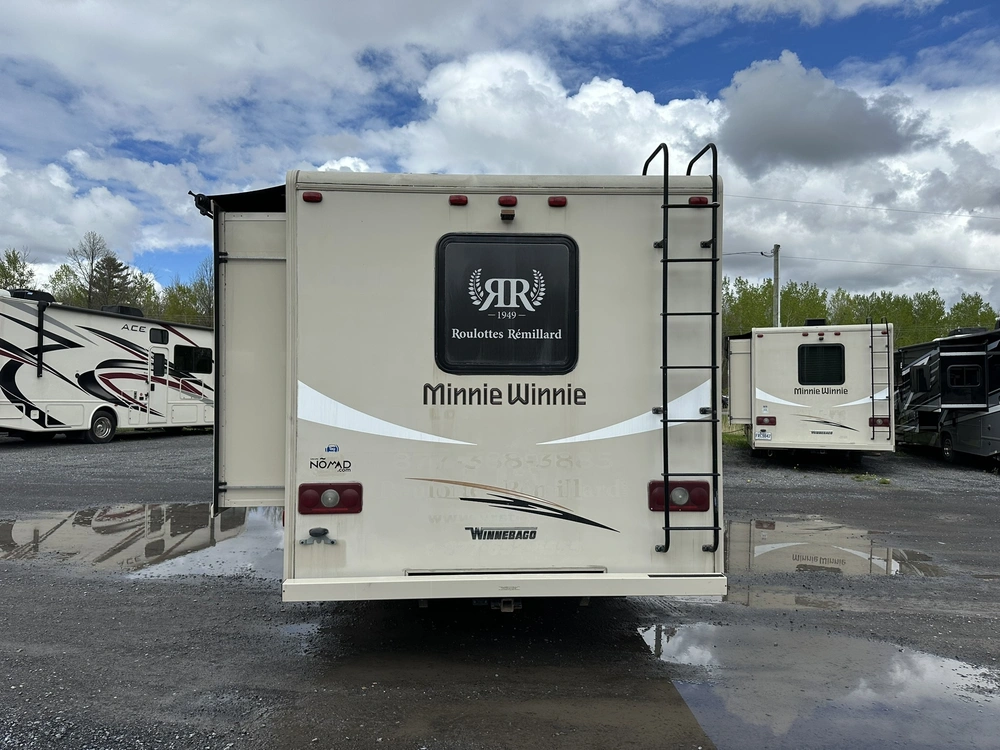 2018 Winnebago Minnie Winnie 31g alt