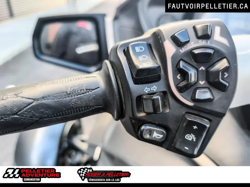 2012 Can-Am SPYDER RT thumbnail 5