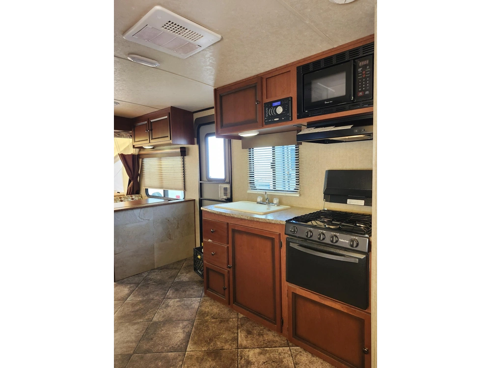 Palomino 213x Hybrid 2015 alt