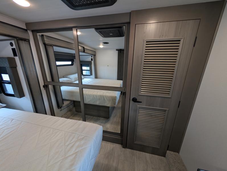 2023 Keystone RV Montana thumbnail 21