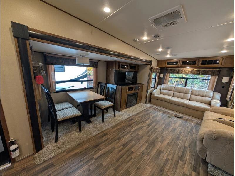 Coachmen Chaparral 29rls 2016 alt