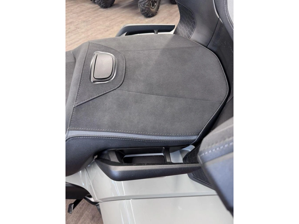2026 Honda Gold Wing Tour alt