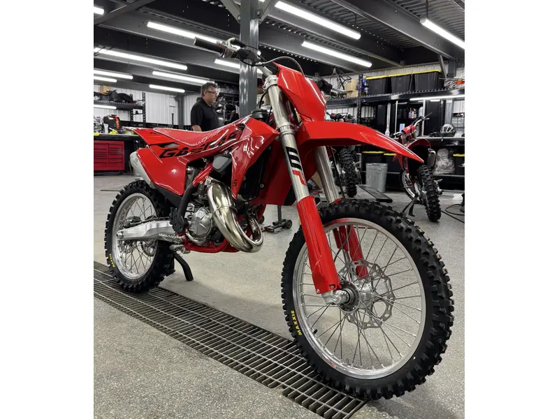 2025 GASGAS MC 150 thumbnail 8