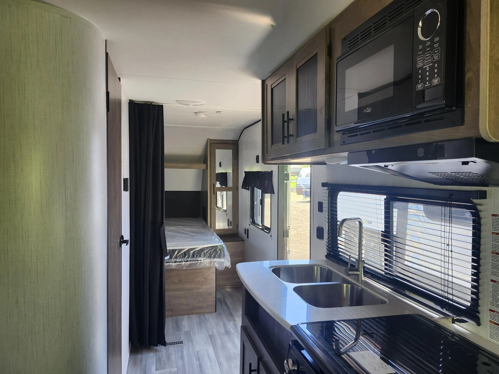 Heartland Rv Pioneer 210 Rd 2022 alt