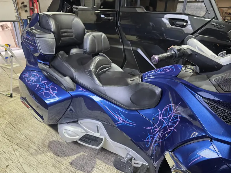 2011 Can-Am Roadster RT S thumbnail 2