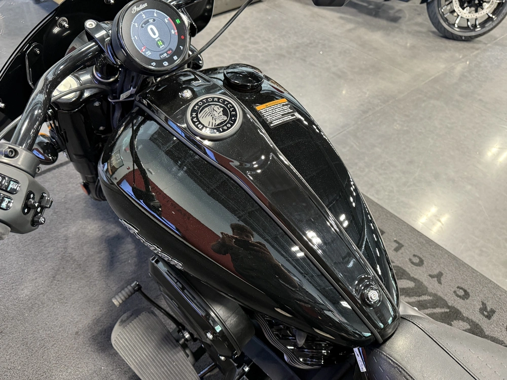 2025 Indian Motorcycle Super Chief Dark Horse, Black Metallic, 49s alt