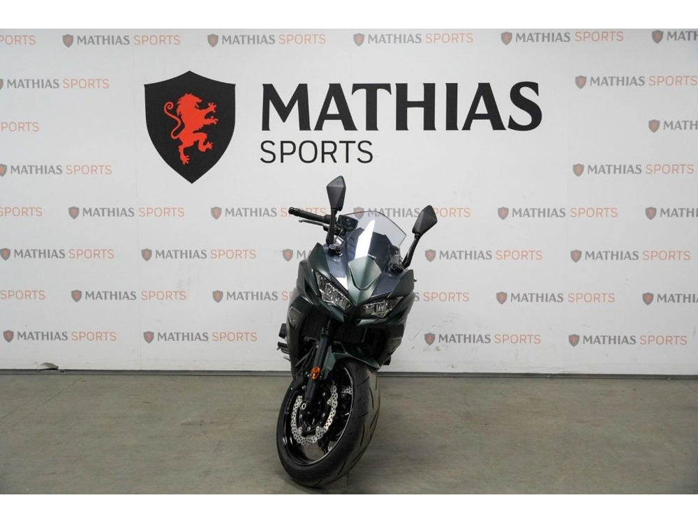 2025 Kawasaki Ninja 650 alt