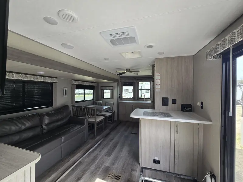 2023 Coachmen Catalina 39FKTS thumbnail 7