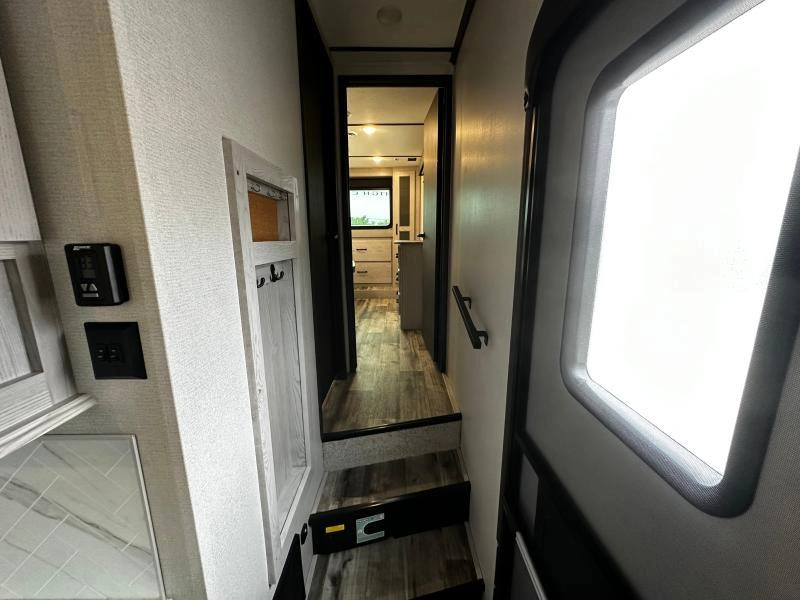 Keystone Rv Montana 295rl 2023 alt