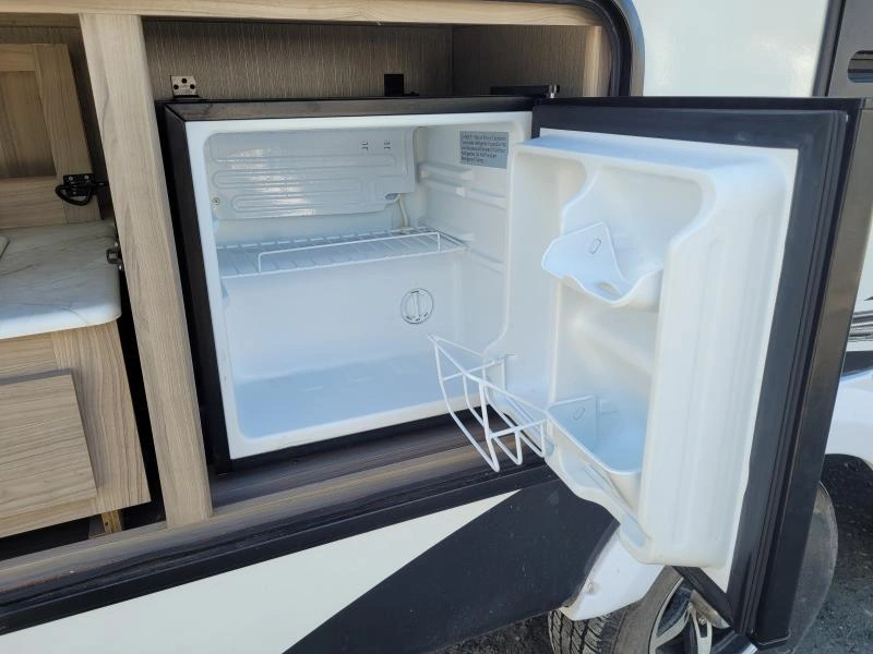 Coachmen Freedom Express 238bhs 2021 alt