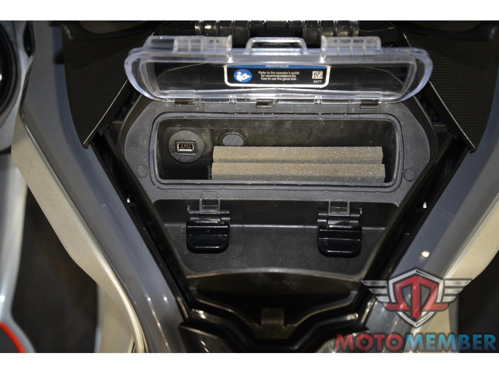 2024 Sea-doo Rxt-x™ 325 Ice Metal / Manta Green alt