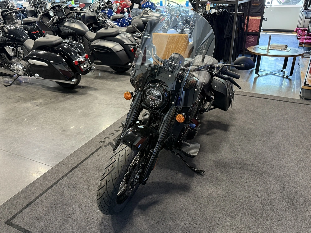 2025 Indian Motorcycle Super Chief Dark Horse, Black Metallic, 49s alt