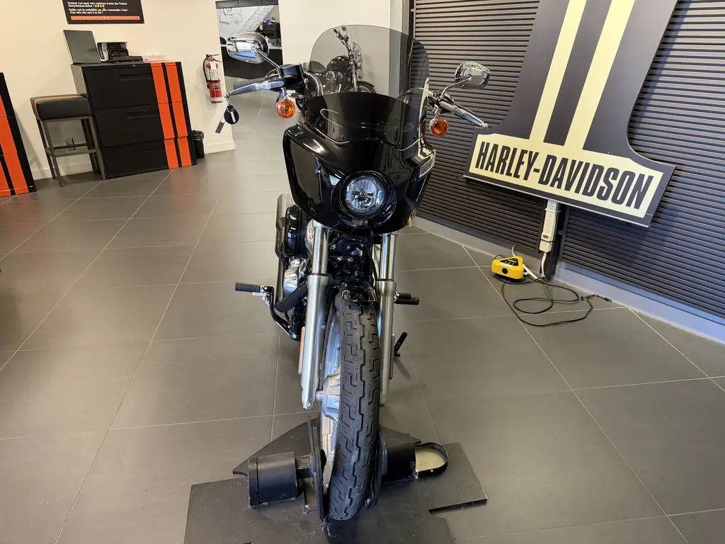 Harley-Davidson Softail Standard FXSTFXST 2023