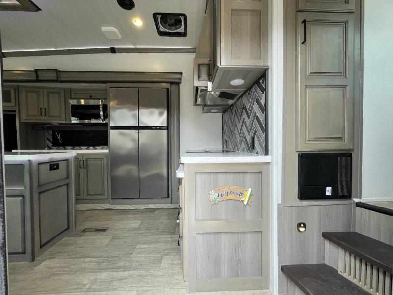 2022 Keystone RV Montana thumbnail 9