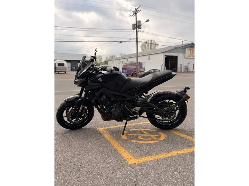 2018 Yamaha MT-09 thumbnail 5