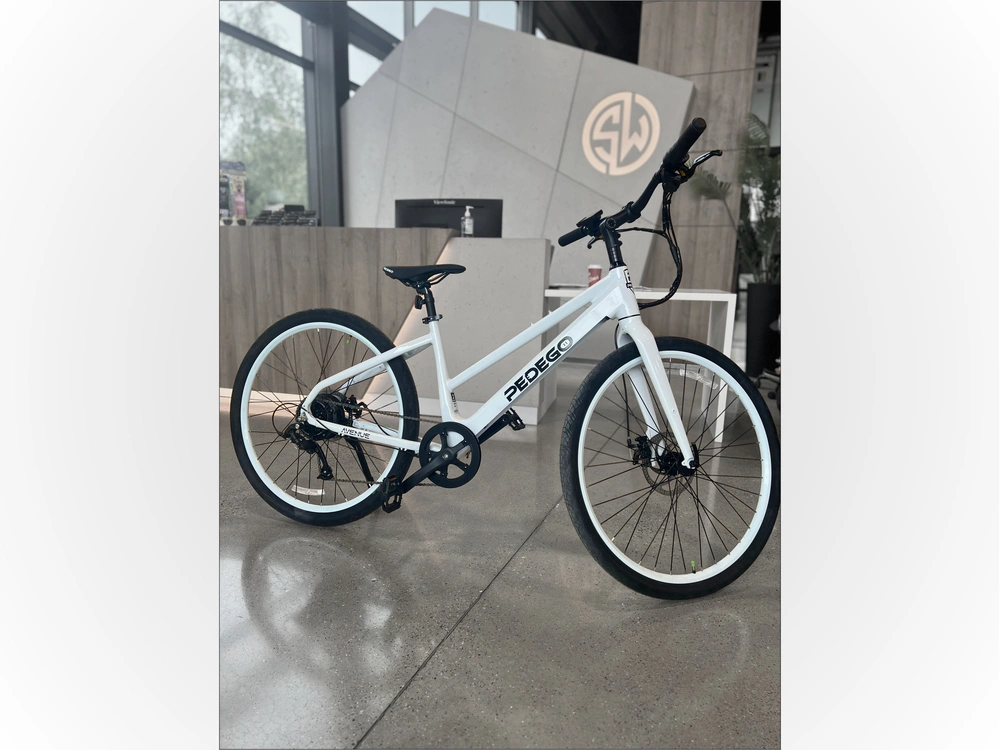 2022 Pedego Avenue alt